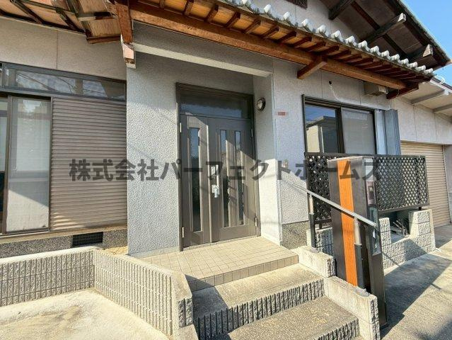 氷室台1丁目戸建　賃貸の玄関|収納もある玄関です