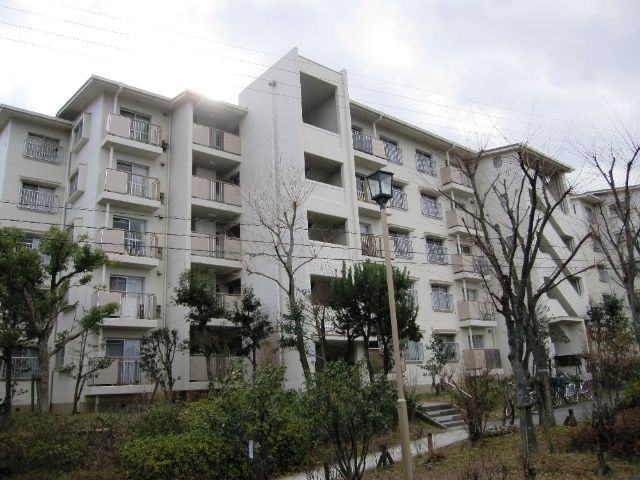 境谷西第二住宅団地第１８棟の外観