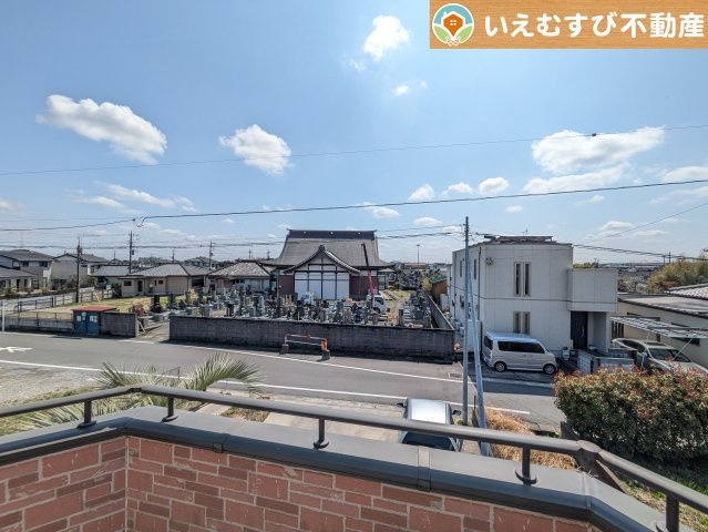 鴻巣市大芦　中古戸建の展望|高い建物が無く開放感のある展望
バルコニーからの展望も開けていて閑静な住宅地が望めます。日当りも良いですね♪