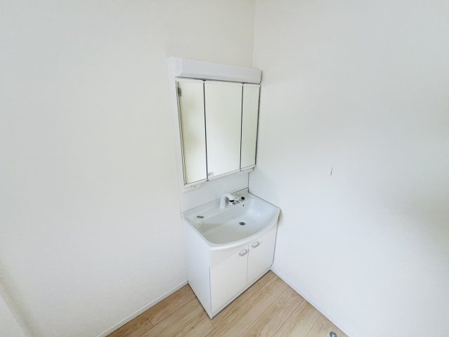 東浦町石浜青木60番1の一部『仲介手数料無料』新築一戸建て・建売の独立洗面台