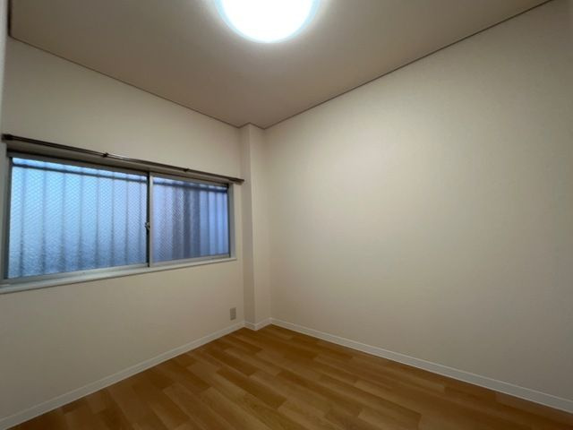 パレス東山の洋室