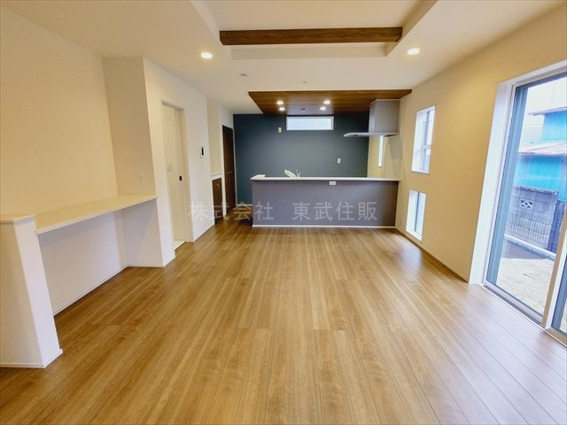 【居間・リビング】 | ふじみ野市仲3丁目 | こちらの17.12帖のリビングで趣味の時間をお楽しみください