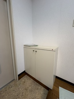フジミビルの玄関