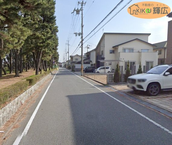 加古川市別府町新野辺　土地の前面道路含む現地写真