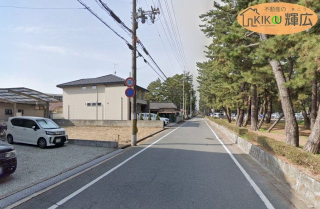 加古川市別府町新野辺　土地の前面道路含む現地写真
