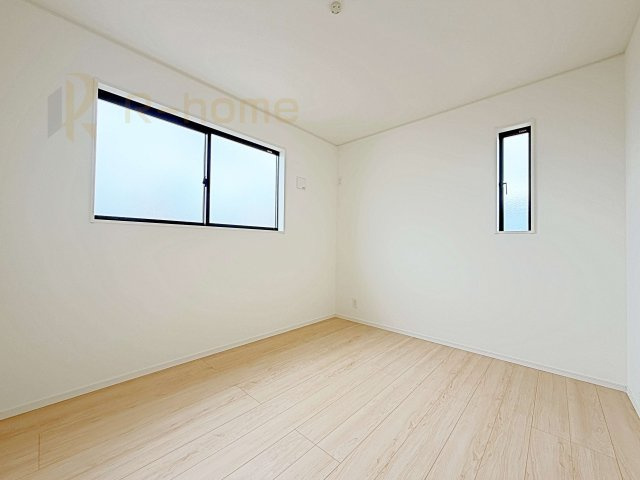 筑西市二木成第2　新築戸建て　1号棟の洋室|2面窓の風通しの良い洋室です♪差し込む暖かな陽当たりで、室内がくつろげる空間に早変わりです♪