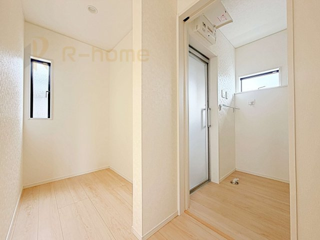筑西市二木成第2　新築戸建て　1号棟の収納|キッチンにはパントリーを設置♪家事がはかどるハウスワークコーナー付きです♪