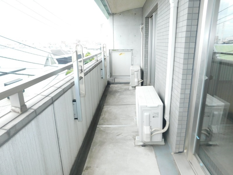 ステラメゾン下北沢のバルコニー