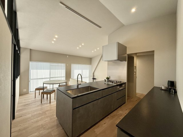 コンセール新川2番館の居間・リビング