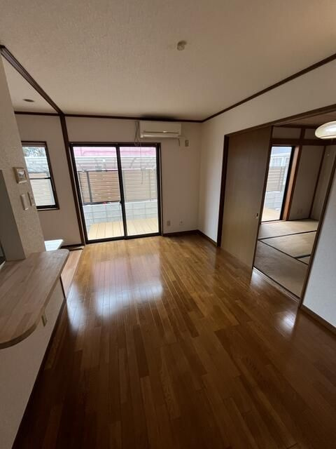 東習志野戸建貸家の居間・リビング