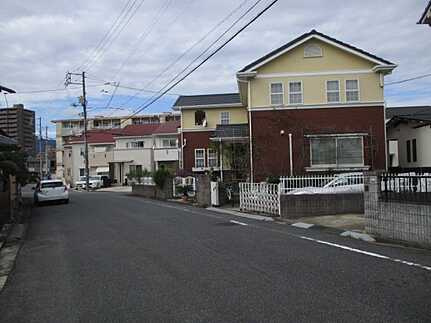 佐伯区藤垂園の前面道路含む現地写真