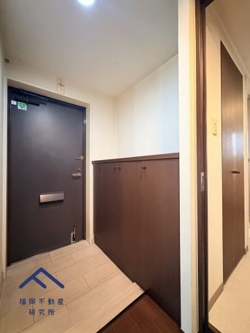 西新パークマンションの玄関