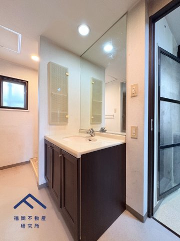 西新パークマンションの独立洗面台