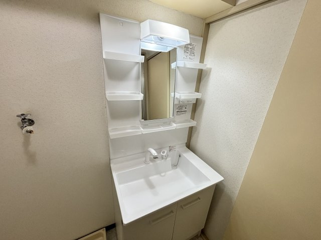 角ビルの独立洗面台