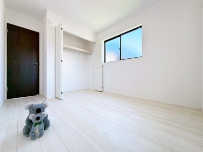 【洋室】 | 前橋市関根町　GRAFARE | さまざまにカスタマイズしていただけるシンプルなデザインの内装。ご自身で素敵な空間を創り上げられます。
