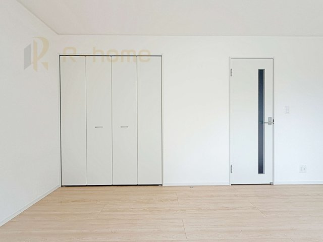 筑西市二木成第2　新築戸建て　3号棟の収納|掃除道具などの収納に便利なリビング収納♪共有スペースの収納はあると便利です！