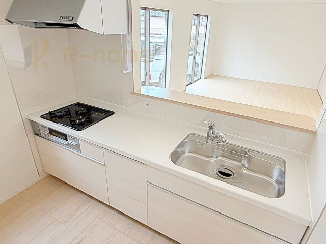 筑西市二木成第2　新築戸建て　3号棟のキッチン|料理をしながら家族とコミュニケーションが取れる対面式システムキッチン。
