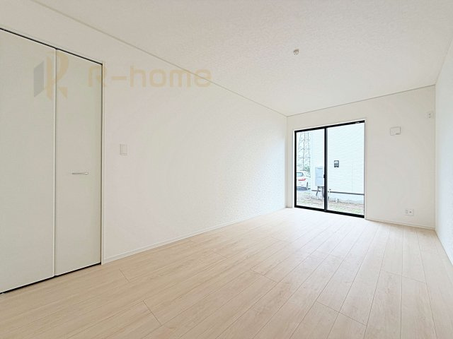 筑西市二木成第2　新築戸建て　4号棟の洋室|収納便利なウォークインクローゼット付きの洋室♪
明るく風通しの良いお部屋です♪