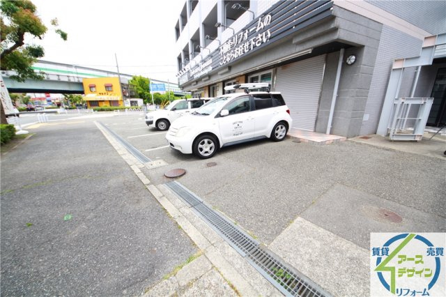 アークコート宮の前の駐車場