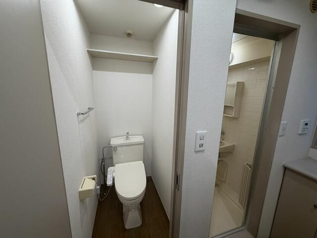 ダイヤビルの玄関