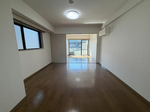 ダイヤビルの居間・リビング