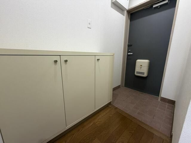 ダイヤビルの玄関