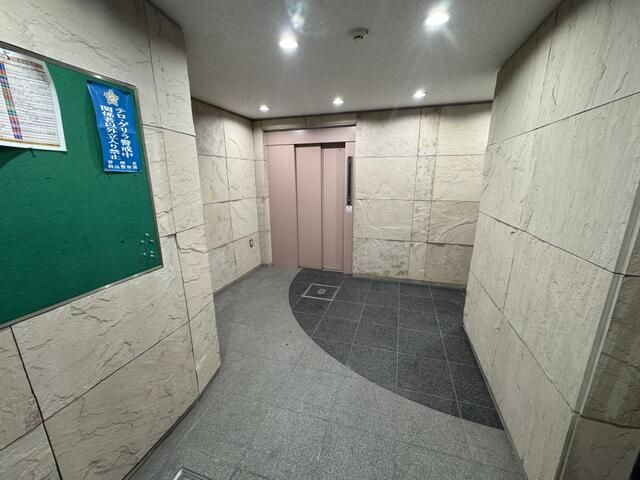 ダイヤビルのエントランス