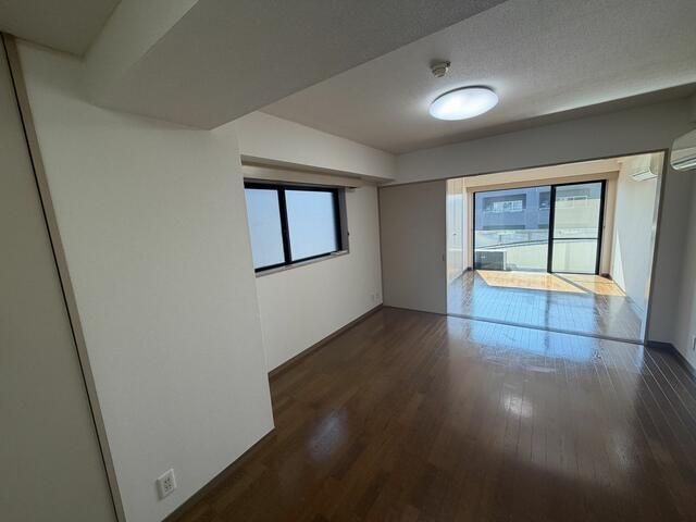 ダイヤビルの居間・リビング