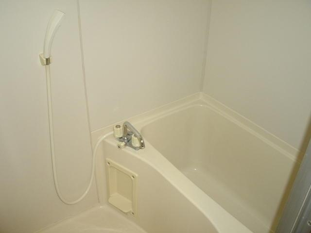 高田戸建の浴室| 