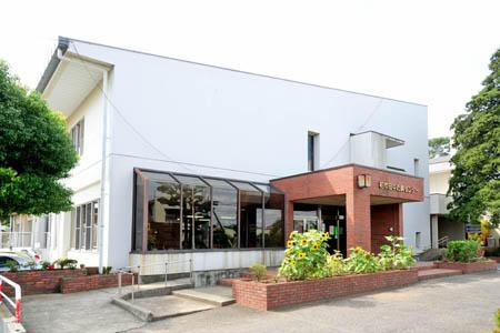 高田戸建のエントランス|柏市立図書館高田分館まで503m 