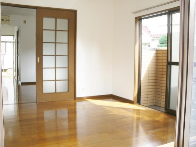 高田戸建の居間・リビング| 