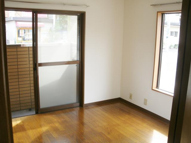 高田戸建の居間・リビング| 