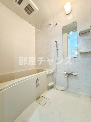 THE RESIDENCE SHINSAKAEの浴室