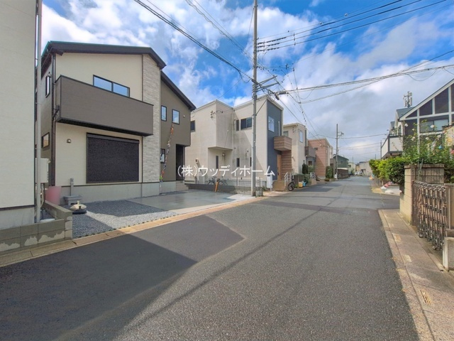 越谷市東越谷15期　新築一戸建て　1号棟の前面道路含む現地写真