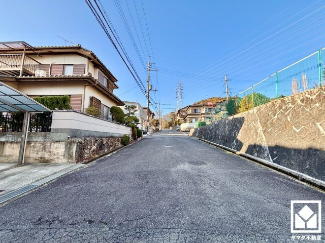 大津市稲葉台　第3　1号棟の前面道路含む現地写真