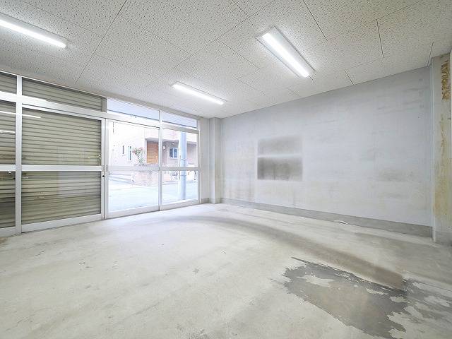 南京終町店舗事務所の内装