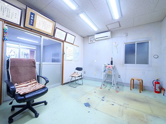 南京終町店舗事務所の内装