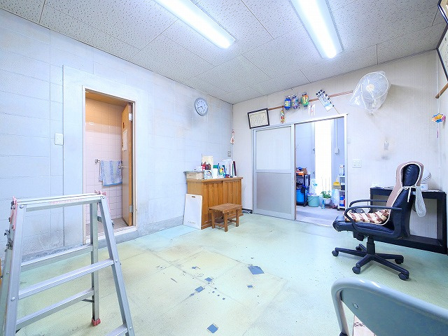 南京終町店舗事務所の内装