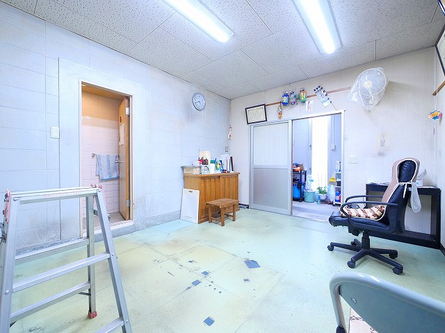 南京終町店舗事務所の内装