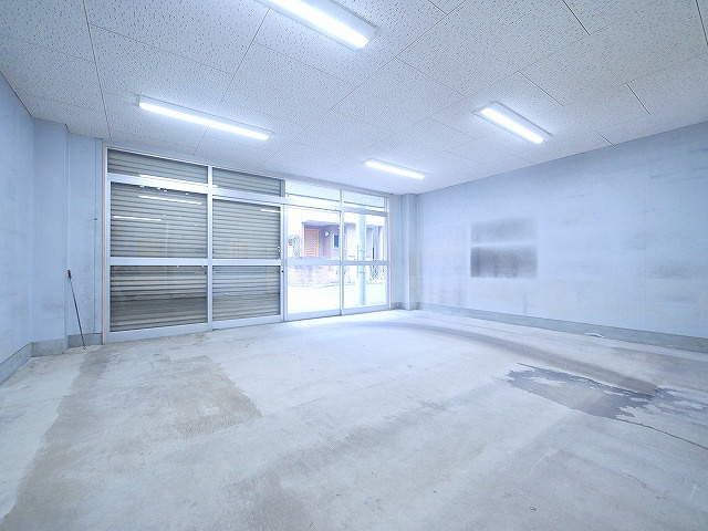 南京終町店舗事務所の内装