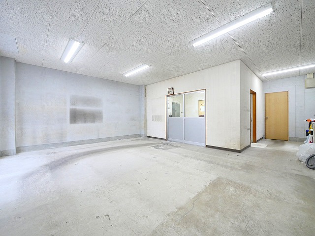 南京終町店舗事務所の内装