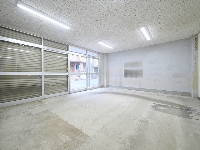 南京終町店舗事務所の内装