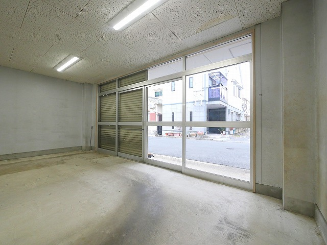 南京終町店舗事務所の内装