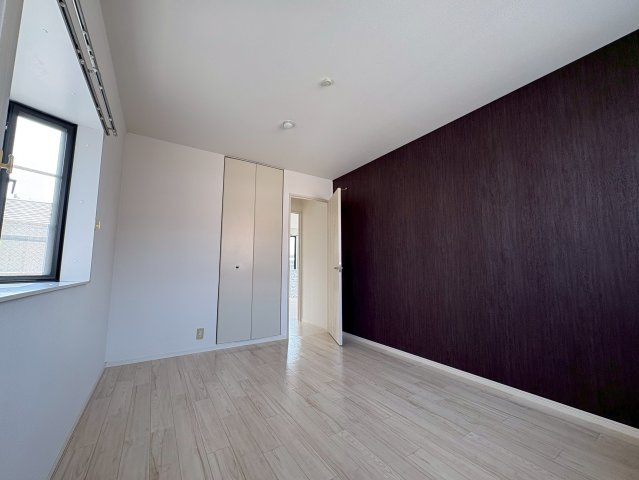 ツインコート弐番館の洋室|落ち着いた色調の洋室です