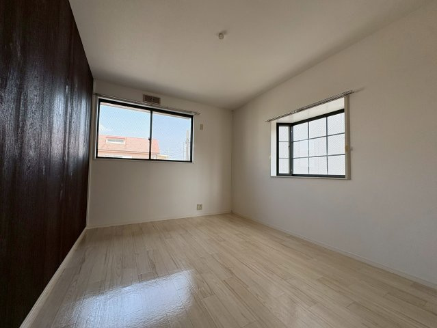 ツインコート弐番館の居間・リビング|ゆったり過ごせるリビングです