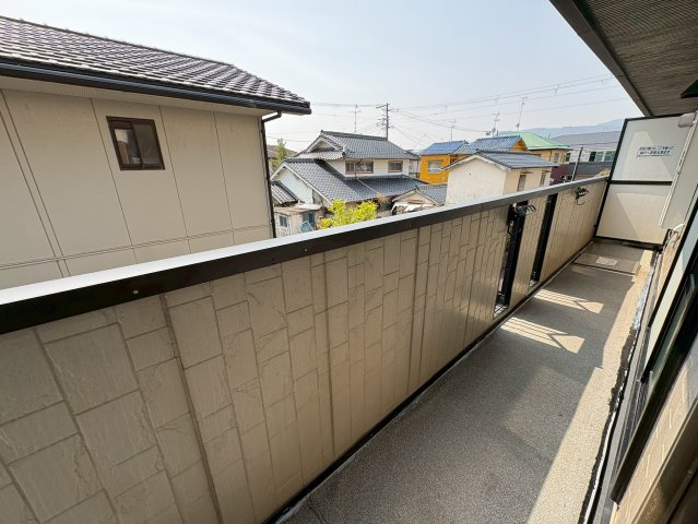 ツインコート弐番館のバルコニー|外からの目が気にならないバルコニーで洗濯物が干せます