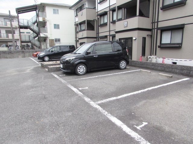 ツインコート弐番館の駐車場|駐車場です