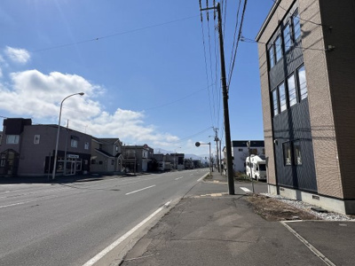 【前面道路含む現地写真】 | 手稲区星置3-6 南西角地の3階建住宅 | 周辺は公園も近く緑豊かな住宅街です♪