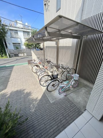 ＣＲＥＳＴ　自由が丘のその他共用部分|★屋根付き駐輪場★