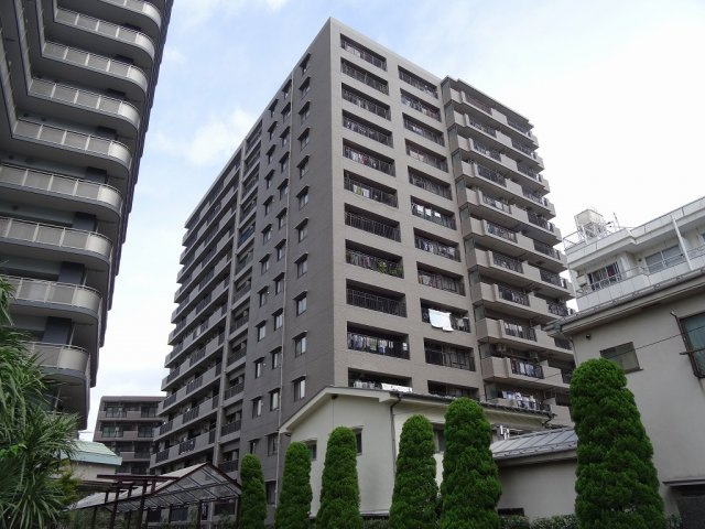 コスモ所沢グランステージの外観|1998年8月築、総戸数119戸の大規模マンションです♪